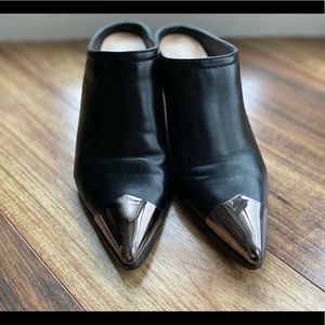 ♥️SOLD Modern Rush mules-metal toe detail